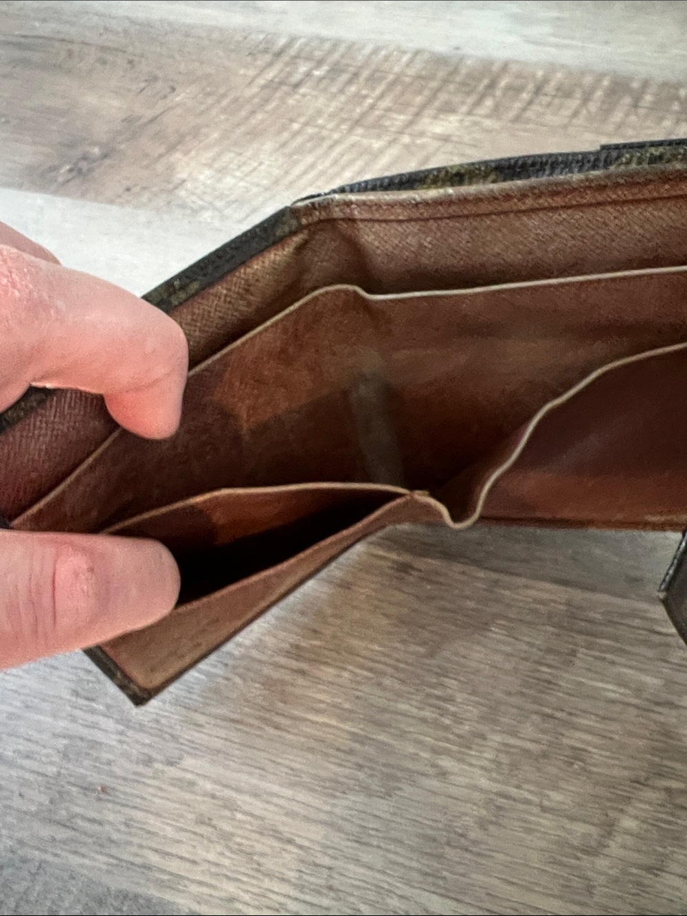Louis Vuitton Elise Monogram Wallet - Picture 4 of 6